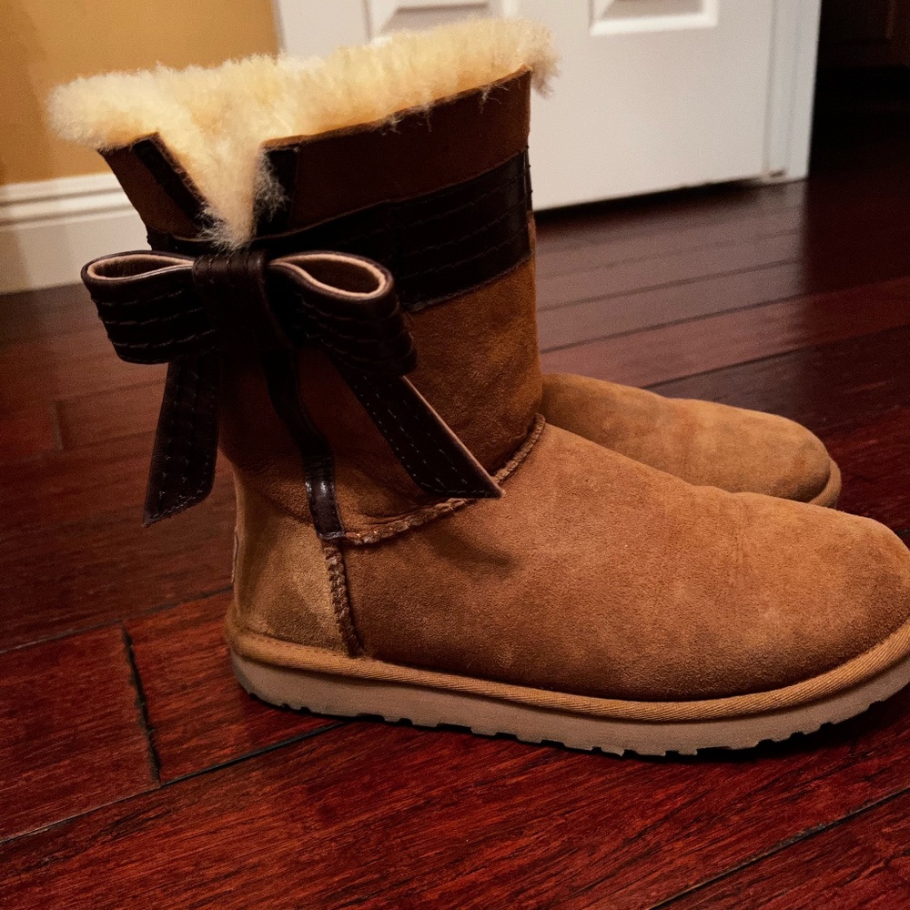 UGG Australia 7 Josette leather bow booties sherpa